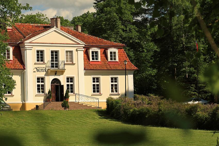 Hotel Ksiezycowy Dworek Kętrzyn Exteriör bild