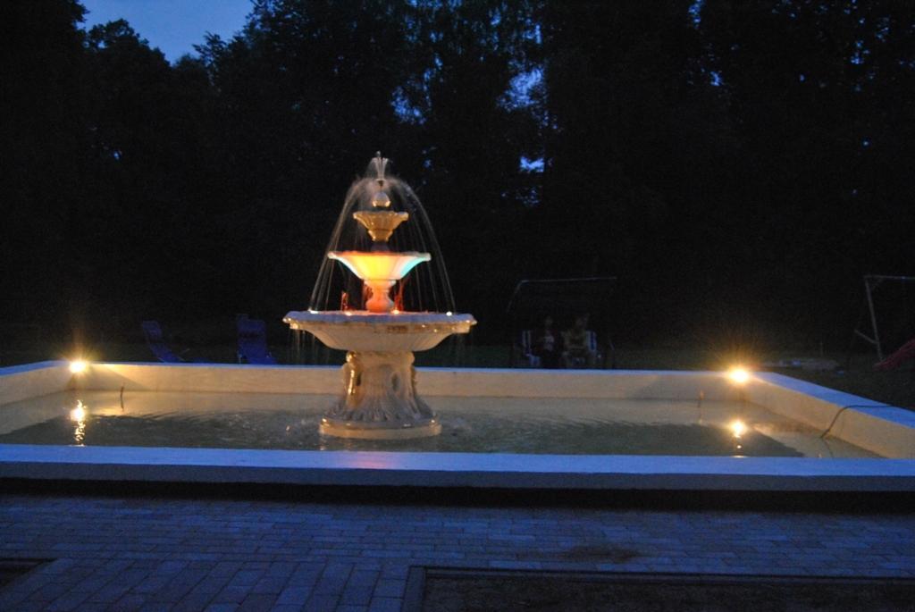 Hotel Ksiezycowy Dworek Kętrzyn Exteriör bild