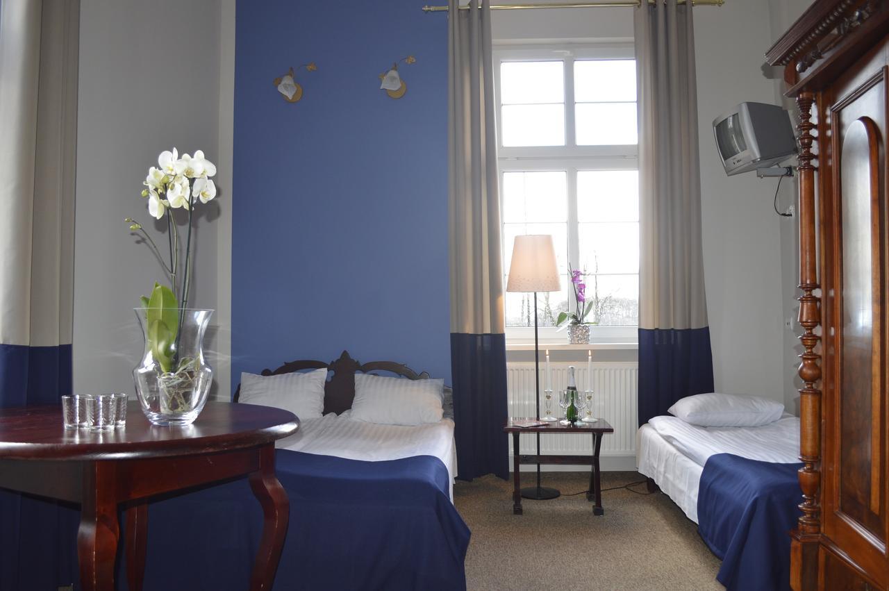 Hotel Ksiezycowy Dworek Kętrzyn Exteriör bild
