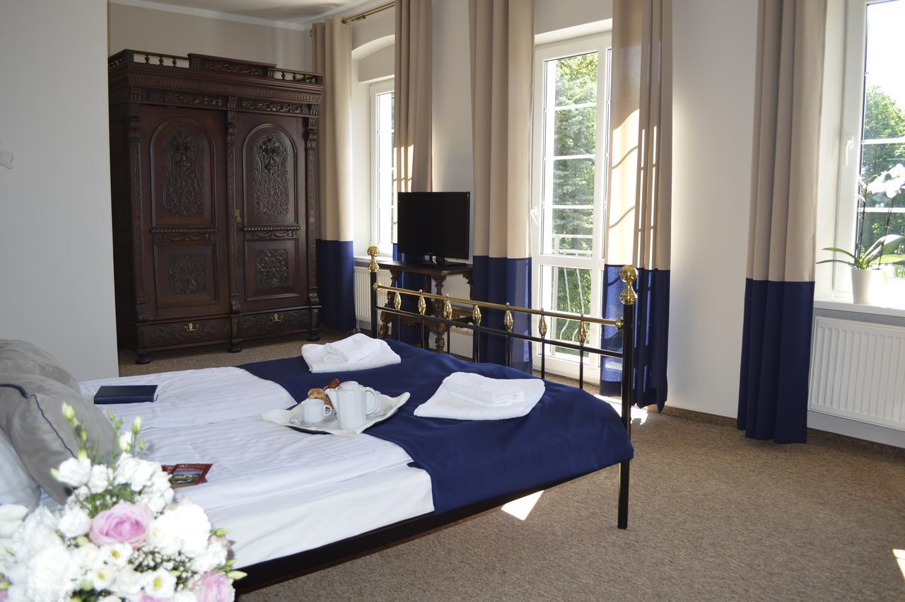 Hotel Ksiezycowy Dworek Kętrzyn Exteriör bild